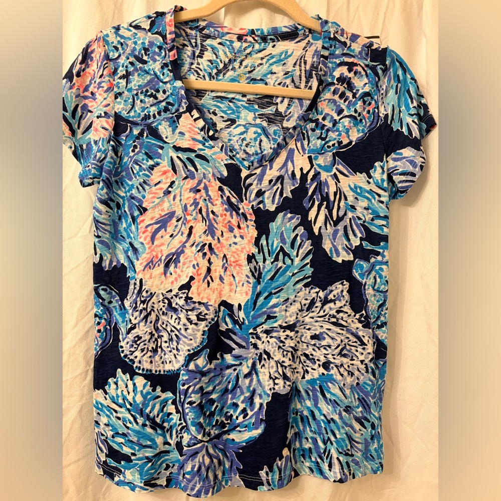 Lilly Pulitzer High Tide Blue and White Abstract Print V neck T shirt Size M